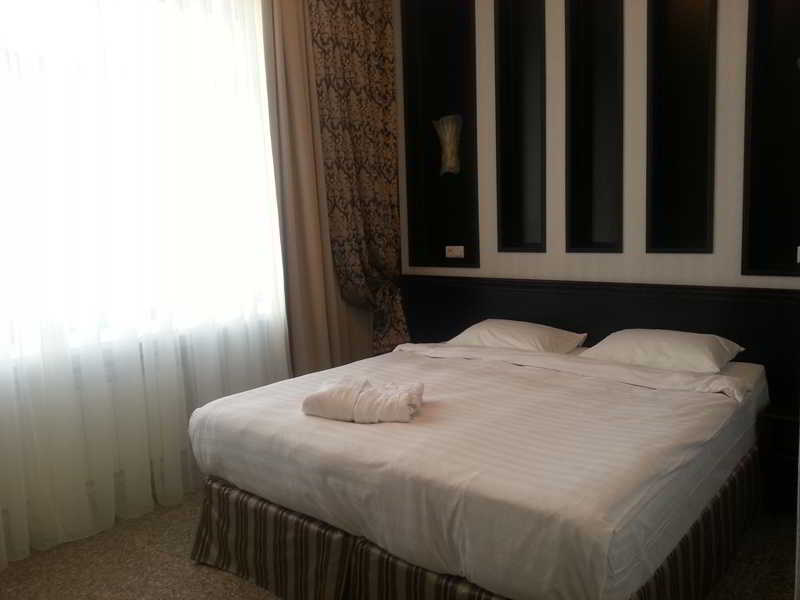 Royal Petrol Hotel Алматы Экстерьер фото