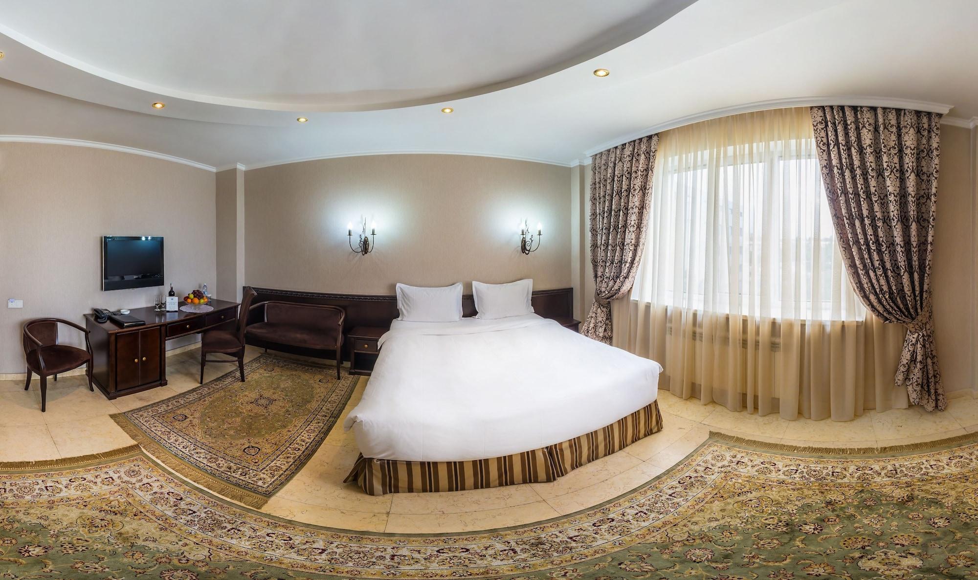 Royal Petrol Hotel Алматы Экстерьер фото