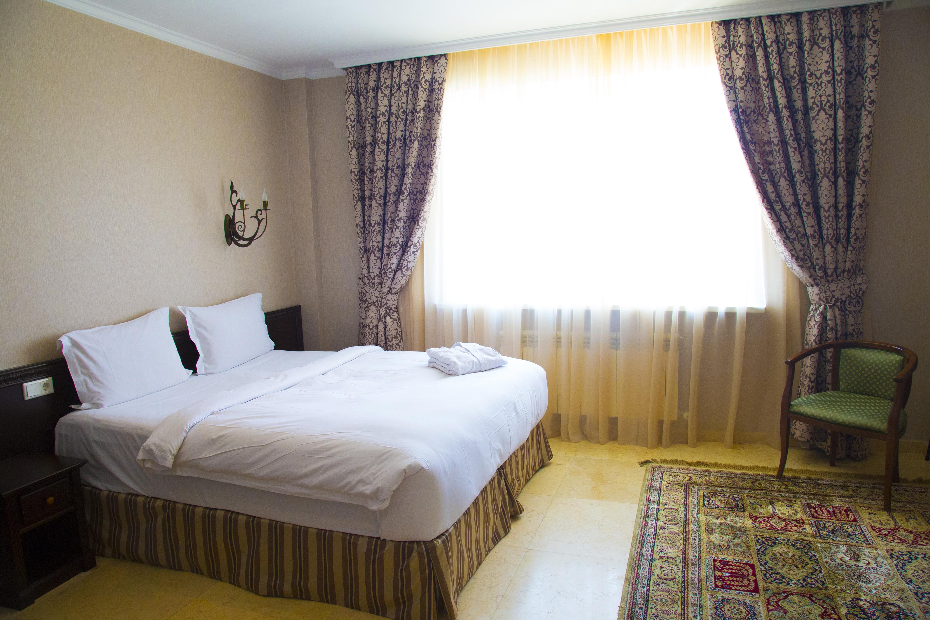 Royal Petrol Hotel Алматы Экстерьер фото